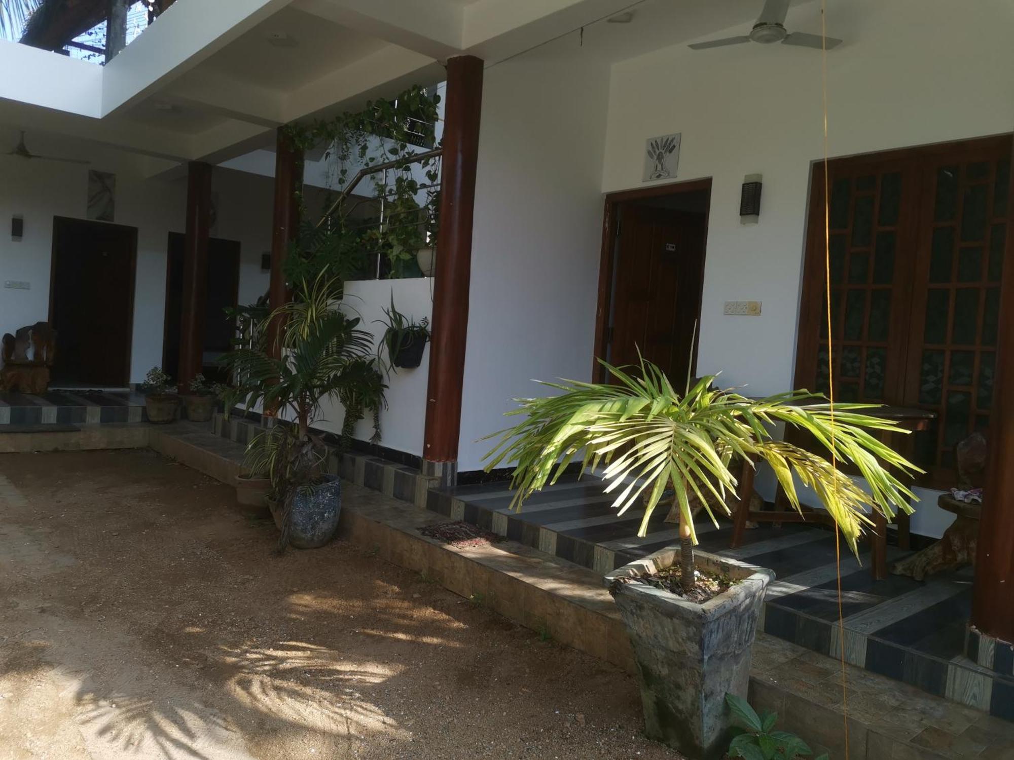 Surf Reef Beach Trincomalee Exterior foto
