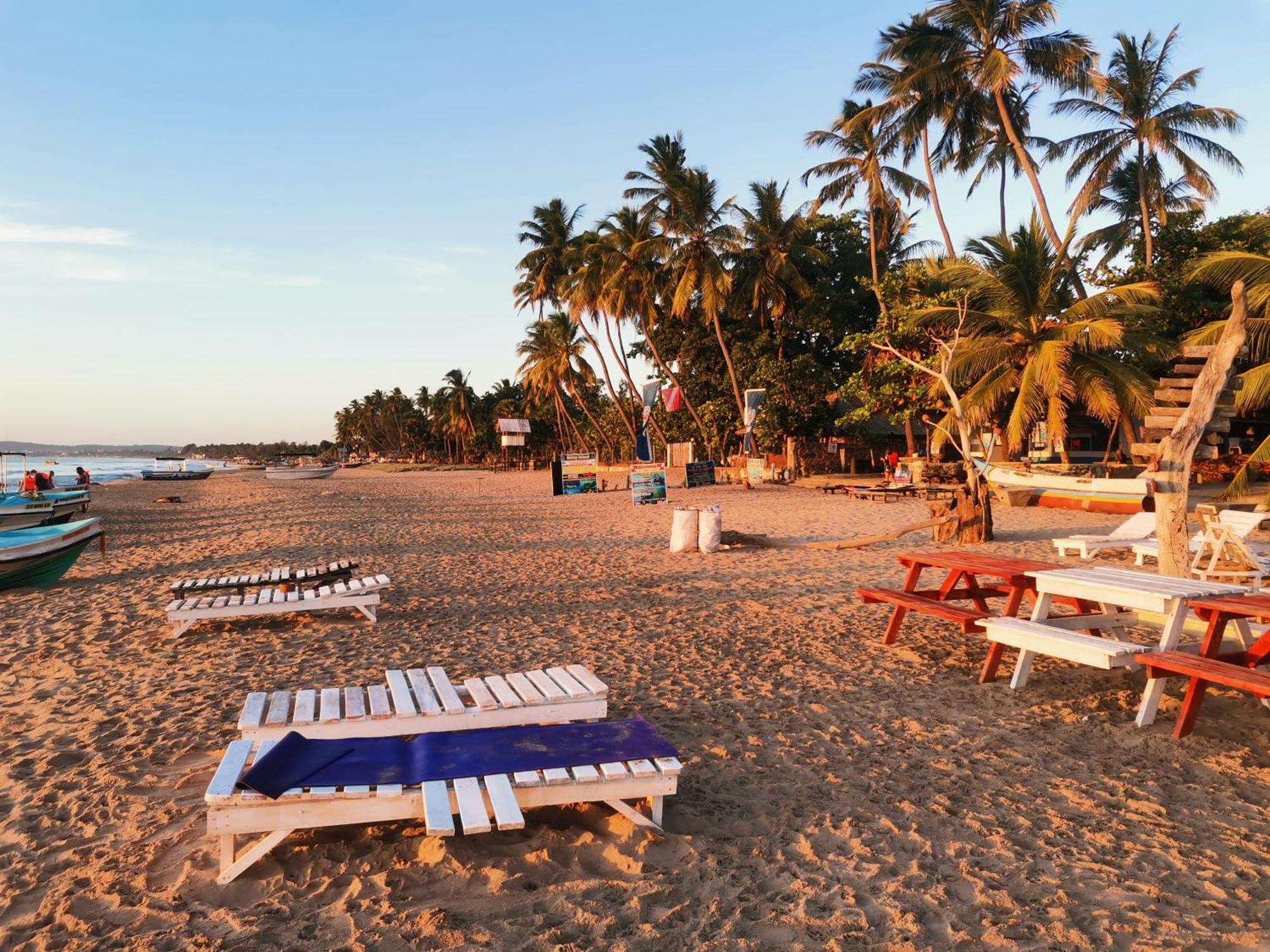 Surf Reef Beach Trincomalee Exterior foto