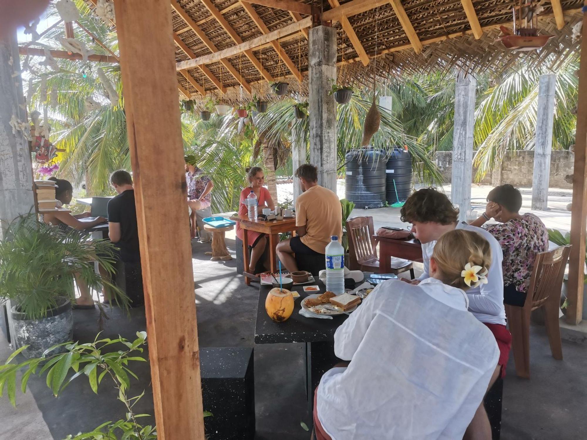 Surf Reef Beach Trincomalee Exterior foto