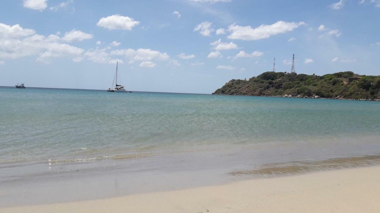 Surf Reef Beach Trincomalee Exterior foto
