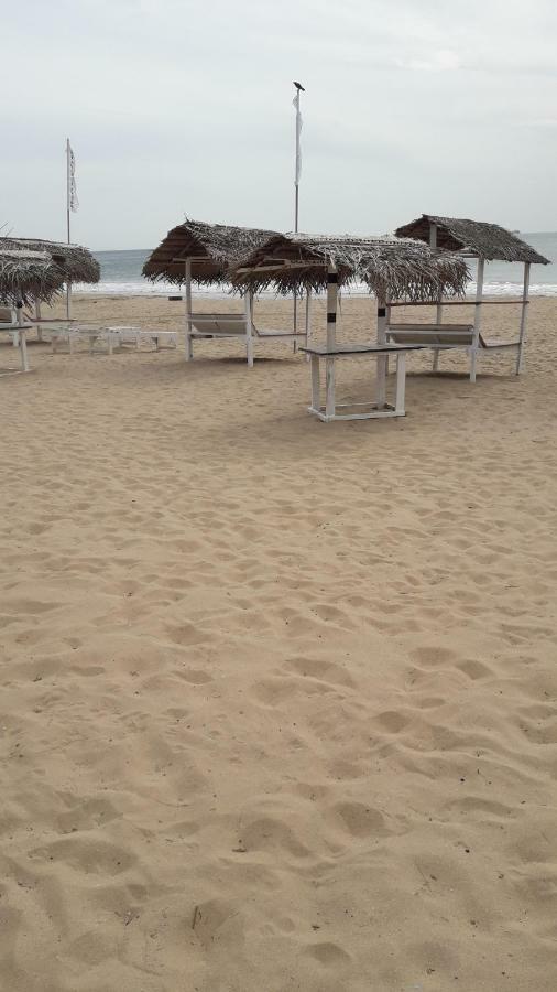 Surf Reef Beach Trincomalee Exterior foto